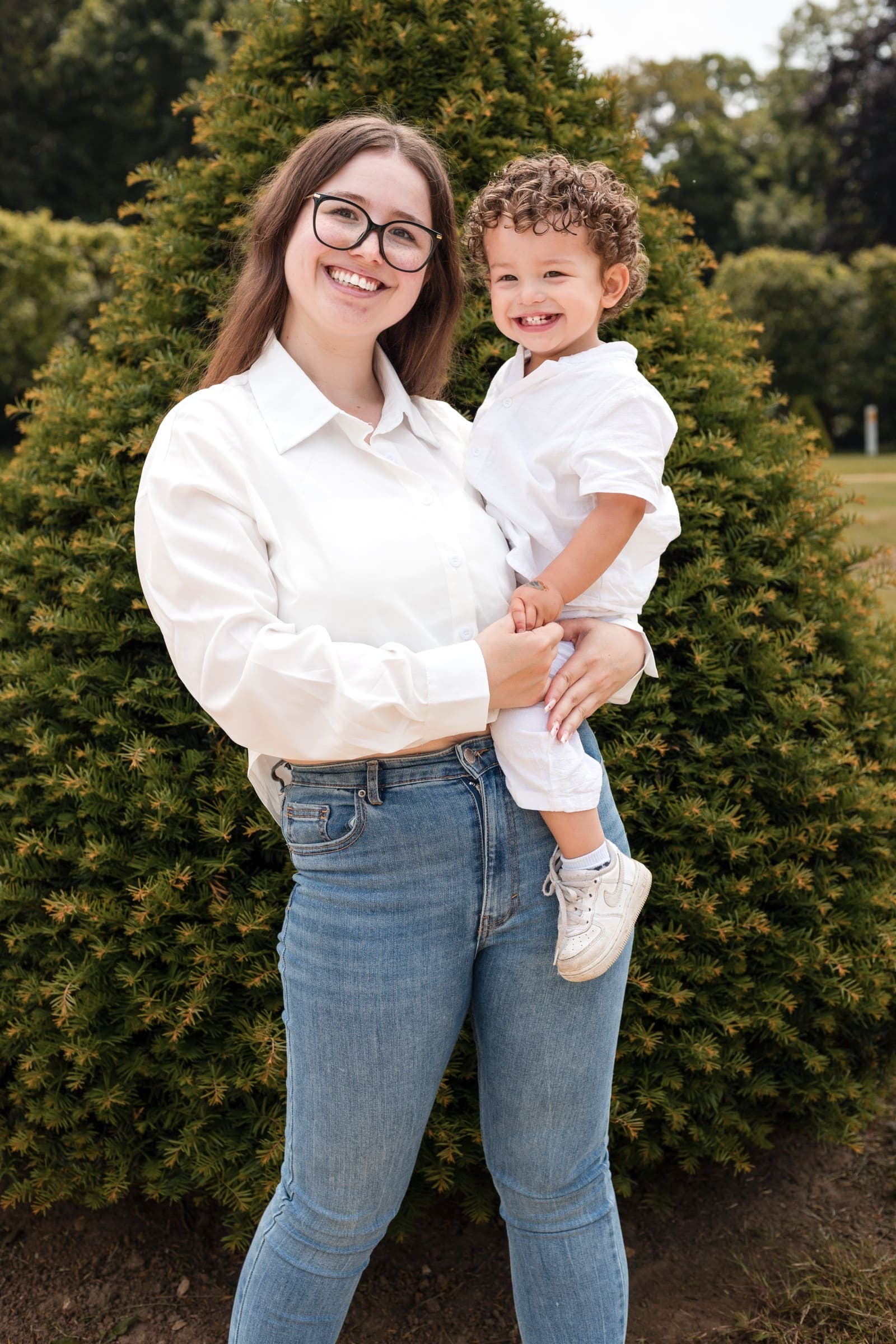 Famille joyeuse en mouvement