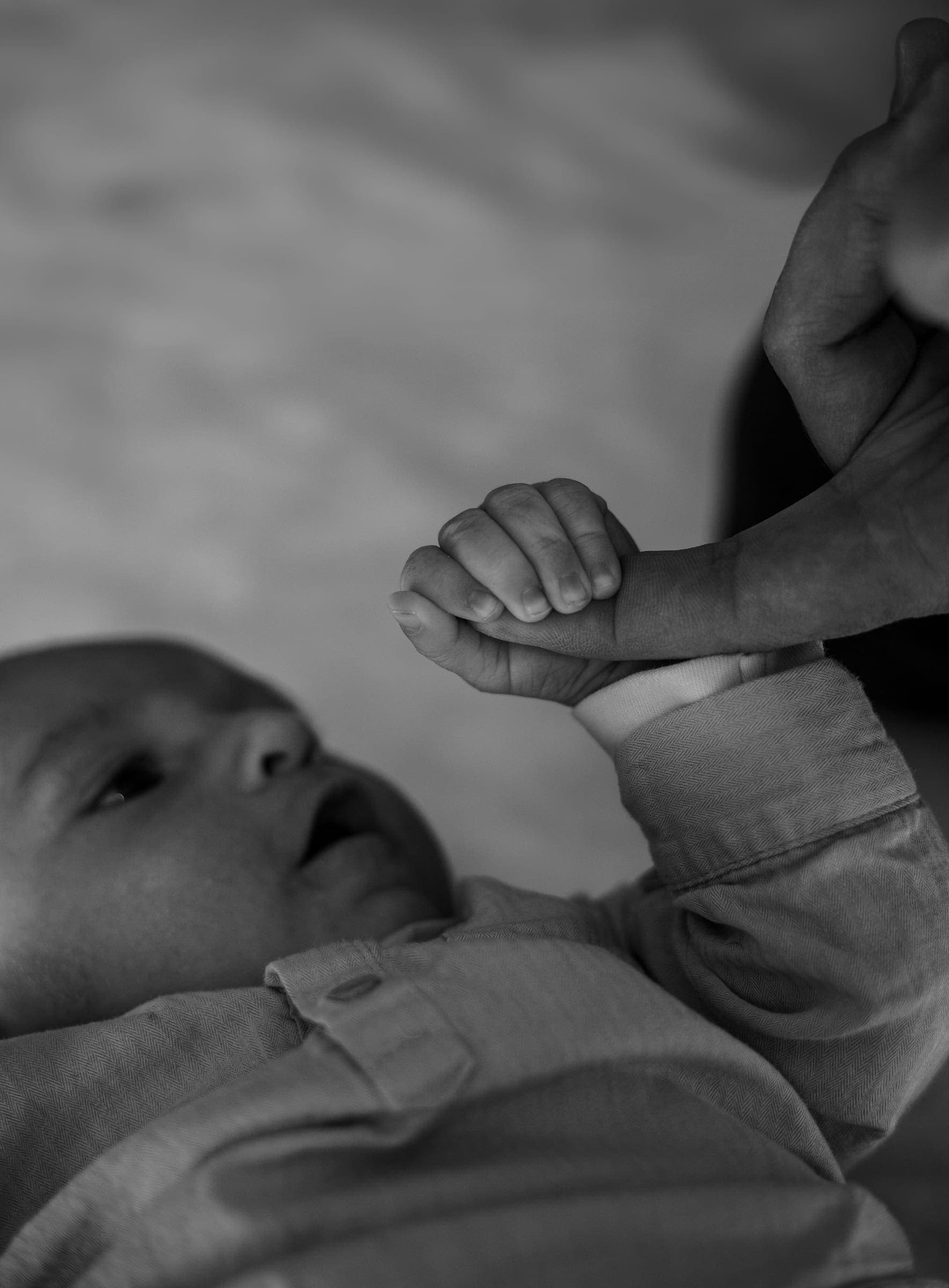 Nouveau-né dans les bras de maman